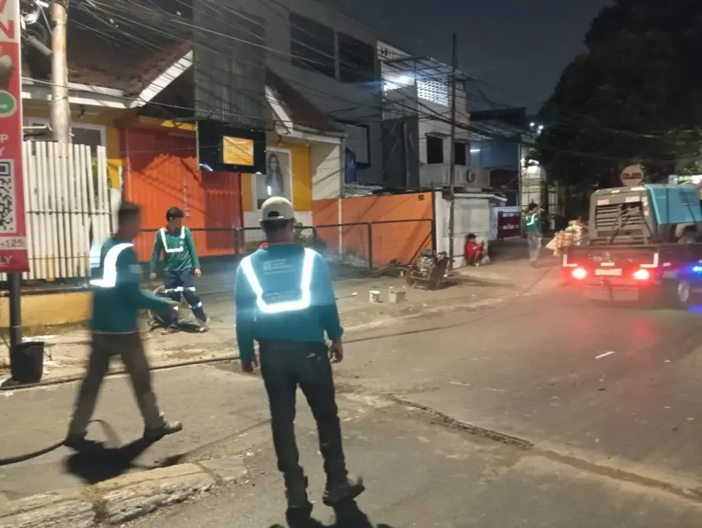 Proyek Pengaspalan di Jakarta Timur