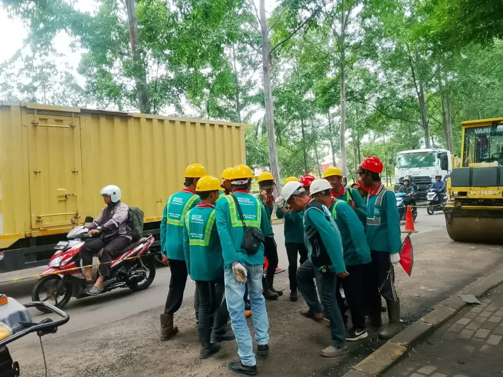 Proyek Pengaspalan Jalan di Jakarta Utara