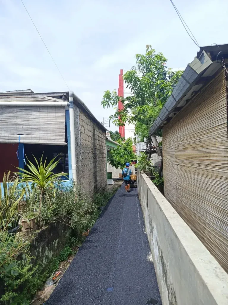 Pengaspalan di kawasan Palmerah