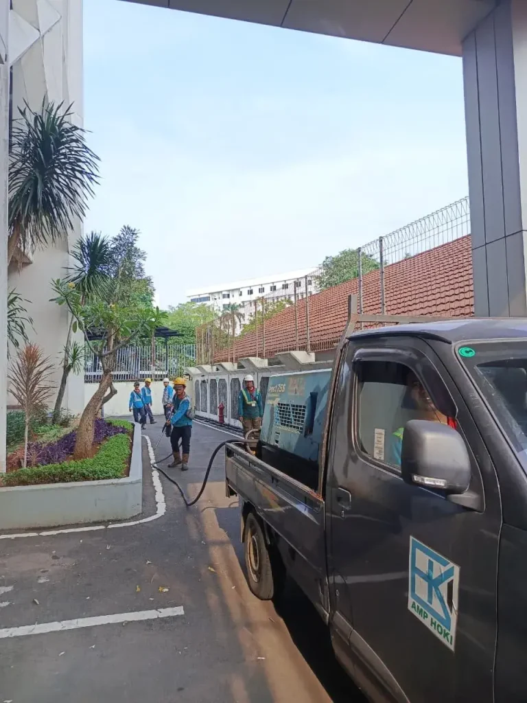 Proyek Pengaspalan Hotel di Jakarta Utara