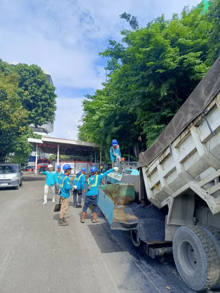 Proyek Pengaspalan Jalan di Jakarta Utara